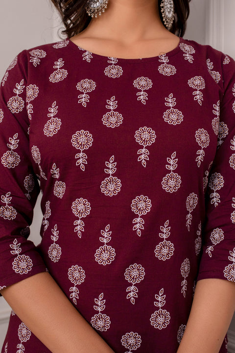 Women Burgundy Ethnic Printed Straight Kurta with Three Quarter Sleeves