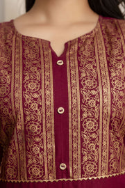 Women Burgundy Straight Kurta With Three Quarter Sleeves