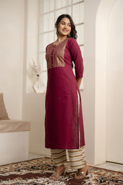 Women Burgundy Straight Kurta With Three Quarter Sleeves