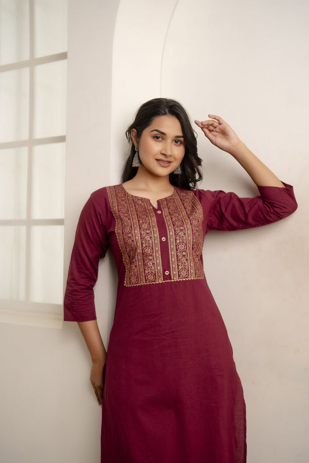 Women Burgundy Straight Kurta With Three Quarter Sleeves