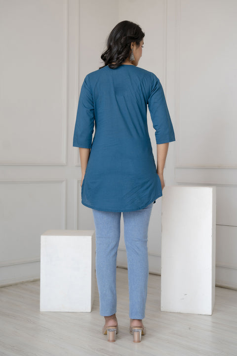 Women Teal Blue Straight Tunic With Three Quaretr Sleeves