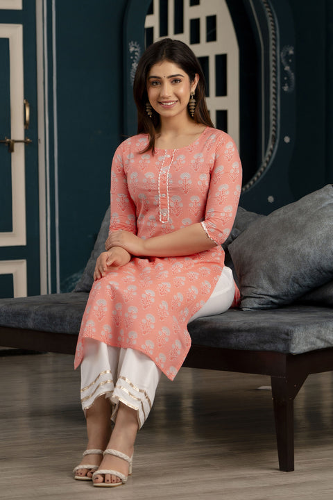 Women Pink Printed straight kurta with three quarter sleeves