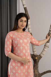 Women Peach Printed straight kurta with three quarter sleeves