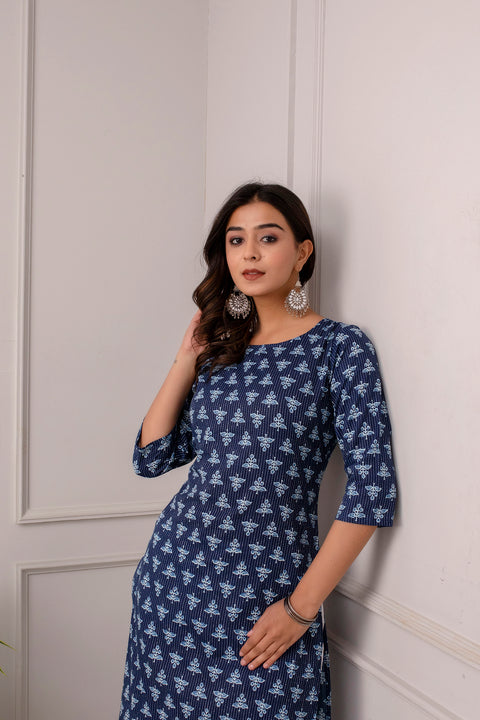 Women Blue Ethnic Printed Straight Kurta with Three Quarter Sleeves