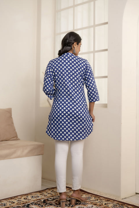 Women Blue Straight Tunic With Three Quaretr Sleeves