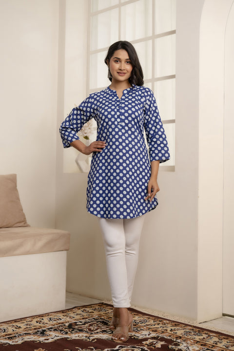 Women Blue Straight Tunic With Three Quaretr Sleeves