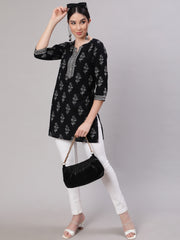 Women Black Straight Tunic With Three Quaretr Sleeves