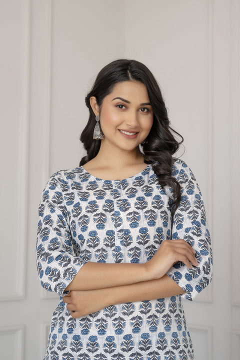 Women Off-White Printed straight Kurta With three qurter sleeves