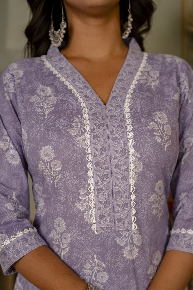 Women Purple Ethnic Printed Straight Kurta with Three Quarter Sleeves