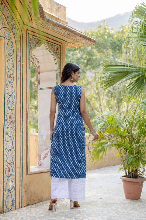 Women Blue Ethnic Straight Sleeveless Kurta