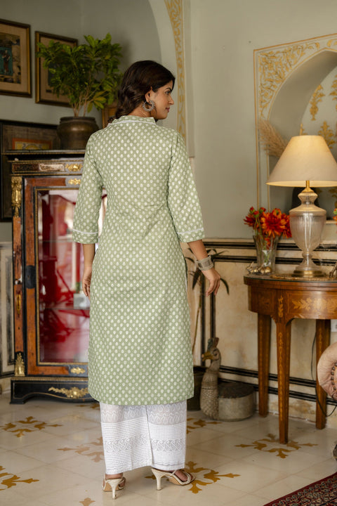 Women Green Ethnic Printed Straight Kurta with Three Quarter Sleeves