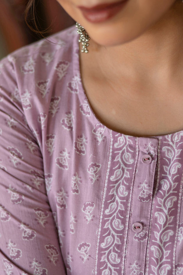 Women Purple Ethnic Printed Straight Kurta with Three Quarter Sleeves