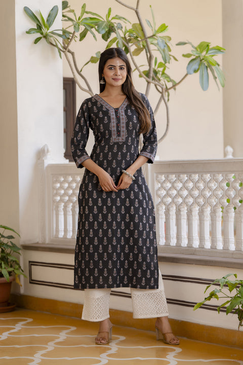 Women Black Printed Straight Kurta with Three Quarter Sleeves