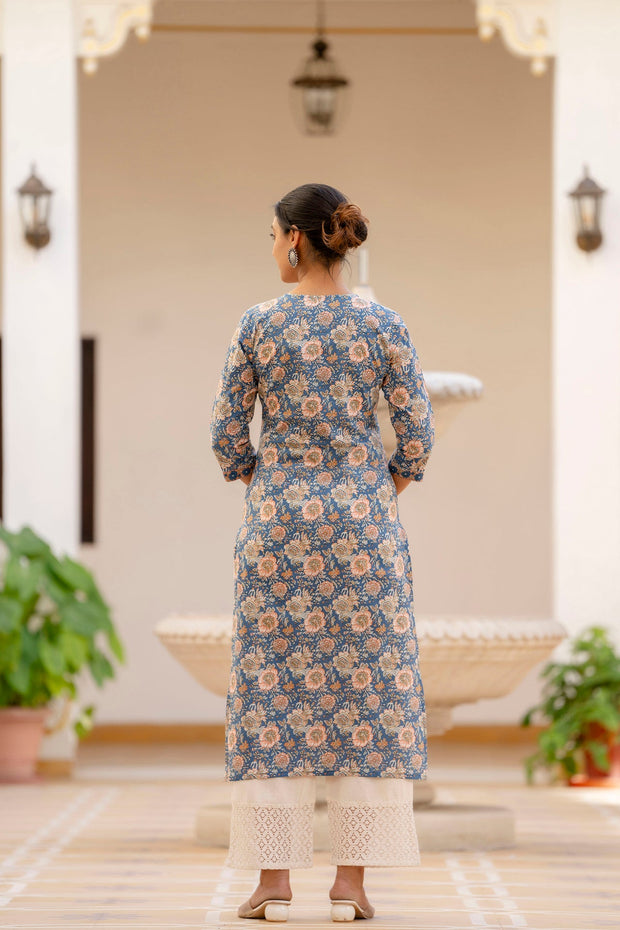 Women Blue Printed Straight Kurta with Three Quarter Sleeves