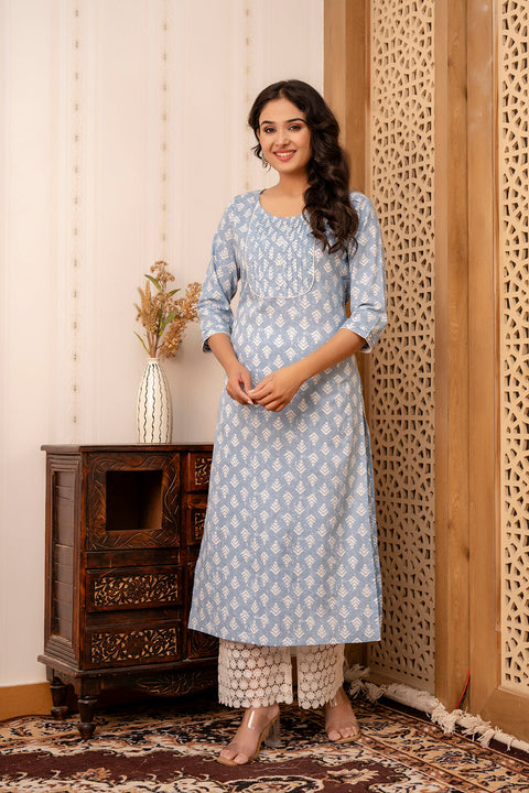 Women Blue Printed Straight Kurta with Three Quarter Sleeves