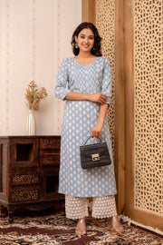 Women Blue Printed Straight Kurta with Three Quarter Sleeves