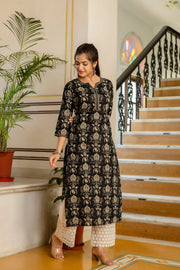 Women Black Printed Straight Kurta with Three Quarter Sleeves