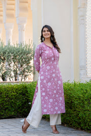 Women Mauve Ethnic Printed Straight Kurta with Three Quarter Sleeves