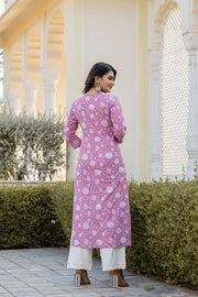 Women Mauve Ethnic Printed Straight Kurta with Three Quarter Sleeves