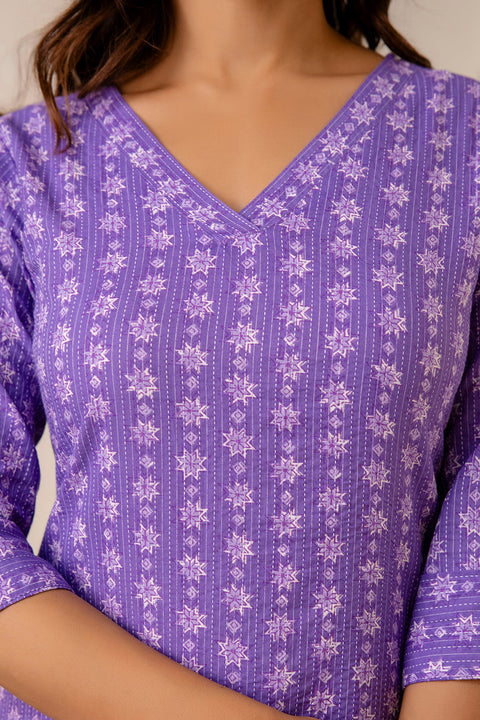 Women Purple Printed Straight Kurta with Three Quarter Sleeves