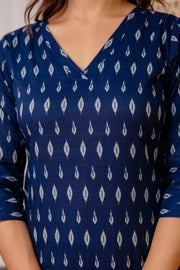 Women Navy Blue Printed Straight Kurta with Three Quarter Sleeves