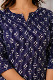 Women Navy Blue Printed Straight Kurta with Three Quarter Sleeves