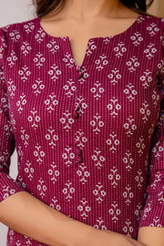 Women Burgundy Printed Straight Kurta with Three Quarter Sleeves