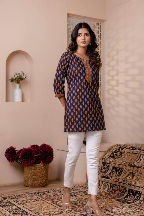 Women Navy Blue Printed Round neck Straight Tunic