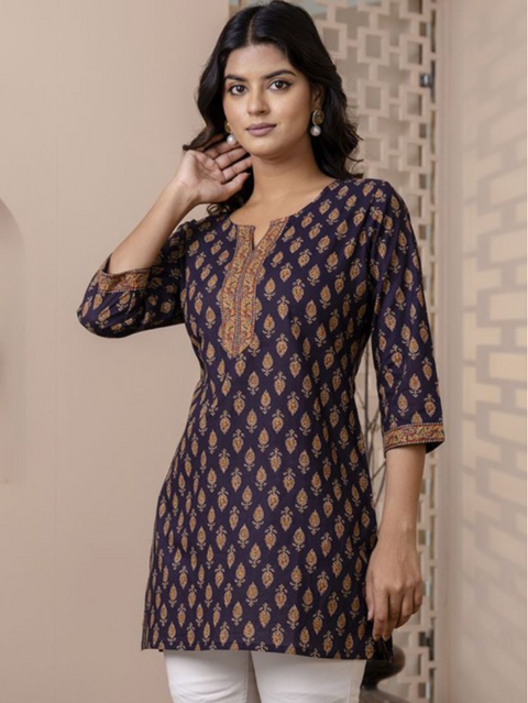 Women Navy Blue Printed Round neck Straight Tunic