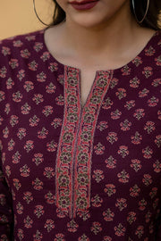 Women Burgundy Printed Tunic With Three Quarter Sleeves