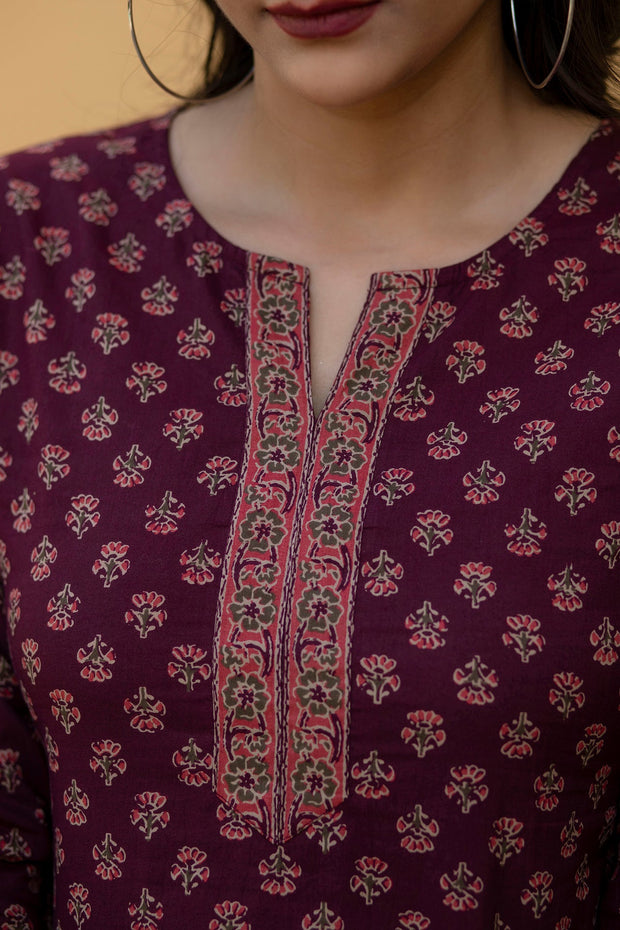 Women Burgundy Printed Tunic With Three Quarter Sleeves