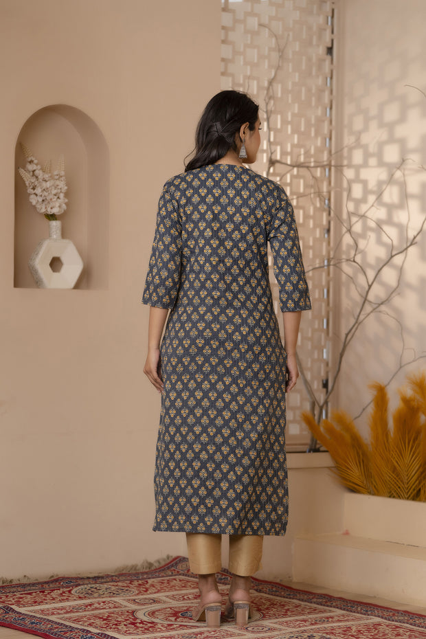 Women Black Printed straight Kurta With three qurter sleeves