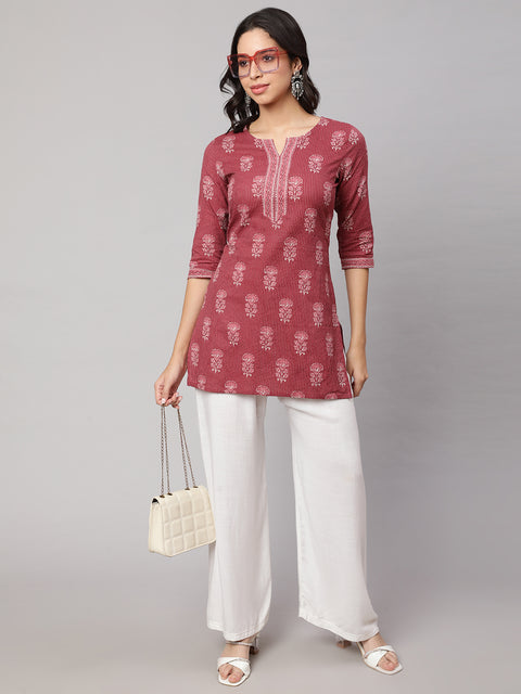 Women Mauve Straight Tunic With Three Quaretr Sleeves