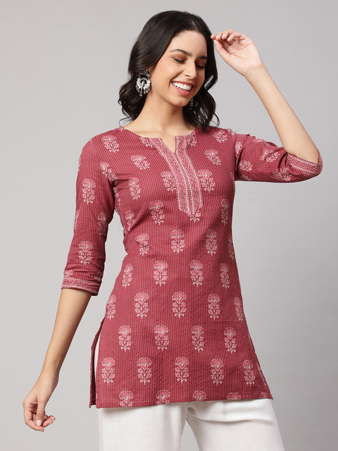 Women Mauve Straight Tunic With Three Quaretr Sleeves