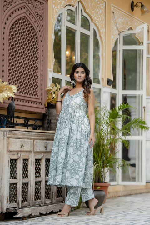 Women Green Floral Printed Flared Kurta With Trouser