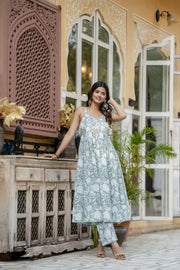 Women Green Floral Printed Flared Kurta With Trouser