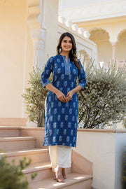 Women Navy Blue Printed Straight Kurta with Three Quarter Sleeves