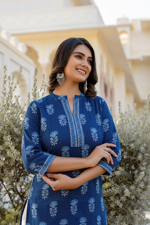 Women Navy Blue Printed Straight Kurta with Three Quarter Sleeves