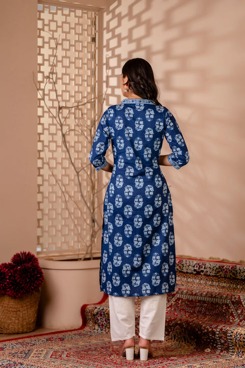 Women Blue Printed Straight Kurta with Three Quarter Sleeves