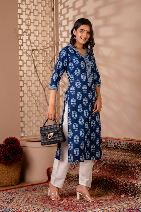 Women Blue Printed Straight Kurta with Three Quarter Sleeves