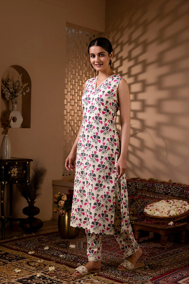 Women Off White Printed Straight Kurta With Trouser