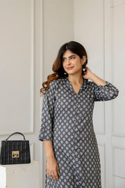 Women Grey Printed Straight Shirt Collar Kurta