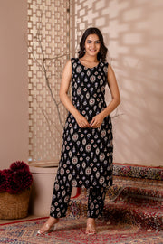 Women Black Printed Straight Kurta With Trouser