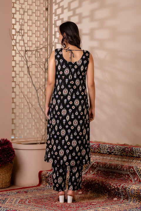 Women Black Printed Straight Kurta With Trouser