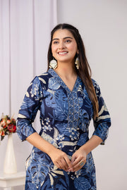 Women Blue Printed Straight Kurta with Three Quarter Sleeves