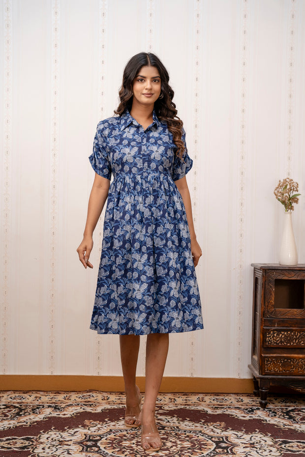 Women Navy Blue Printed midi Dress with Short Sleeves