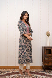 Women Green Printed Straight Kurta with Three Quarter Sleeves