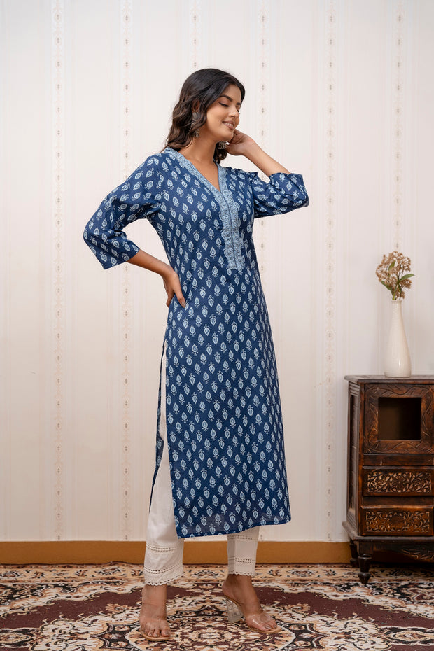 Women Blue Printed Straight Kurta with Three Quarter Sleeves