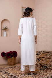 Women White Solid Straight Kurta with Three Quarter Sleeves