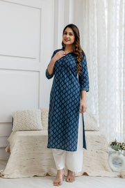 Women Blue Printed Straight Kurta with Three Quarter Sleeves